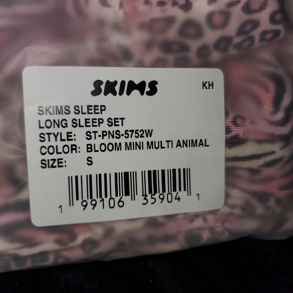 SKIMS Animal Print Pajama Set with Pink Accents - Picture 3 of 5